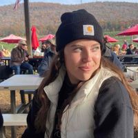 Angela Van Pelt profile picture