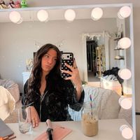 Ellie Mikla profile picture