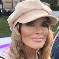 ERIN ROBLES  l  Indigo Beach Home profile picture