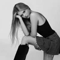 Lizz Noble profile picture