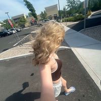 violet gilroy profile picture