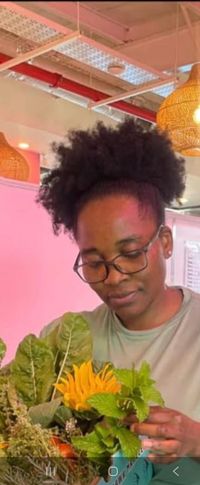Violet Mangwenderese profile picture