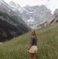 Nikki Crompton profile picture