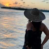 Nicole Flores 🌻 profile picture
