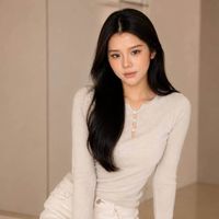 Chloe Maura profile picture
