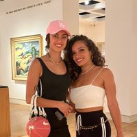 Bri and Lo's Closet profile picture