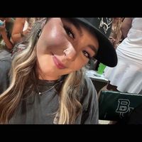 Abby Comeau profile picture