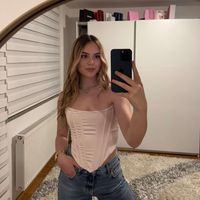 Ana Vaselic profile picture