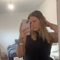 Izzy whiteley profile picture