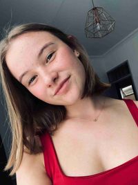 Lara Farrell profile picture