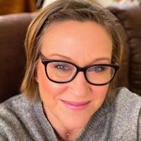 Lora Brodniak profile picture