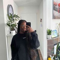 Selena profile picture