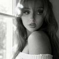 Lola Lewinsky 🧚🏼‍♀️ profile picture