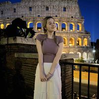 Lily Hogg profile picture