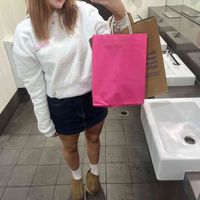 olivia white profile picture