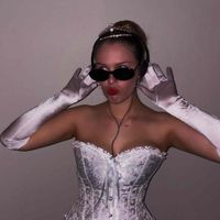 Elly Mills profile picture