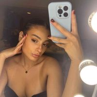 Nina Mendes profile picture