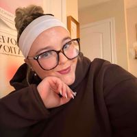 Emma Harker 🍓🍸💌 profile picture