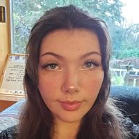 holly profile picture
