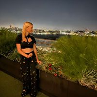 val x profile picture
