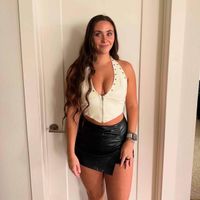 ariana hedrick profile picture
