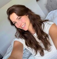 Chloe Sutton profile picture