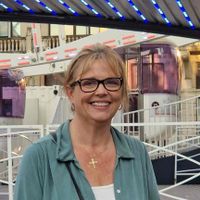 Elizabeth M profile picture