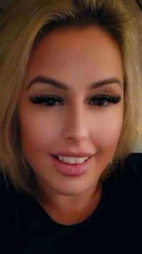Carly B profile picture