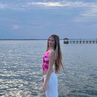 elle elizabeth profile picture