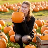 Chloe Collett profile picture