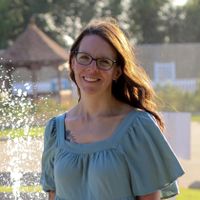 Emily Racette Honest Living profile picture